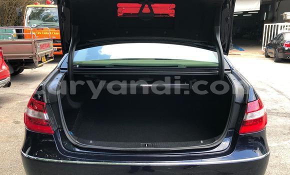 Tenga Tsaru Mercedes‒Benz E-klasse Bhuruu Mota in Lusaka in Zambia Tenga Tsaru Mercedes‒Benz E-klasse Bhuruu Mota in Lusaka in Zambia