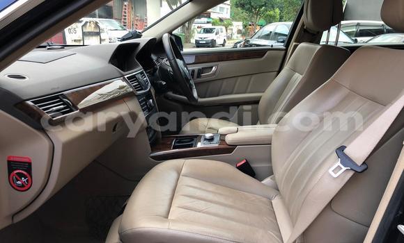 Tenga Tsaru Mercedes‒Benz E-klasse Bhuruu Mota in Lusaka in Zambia Tenga Tsaru Mercedes‒Benz E-klasse Bhuruu Mota in Lusaka in Zambia