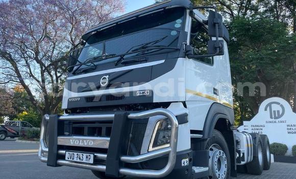 Acheter Occasion Utilitaire Volvo F4 Blanc à Lusaka, Zambie Acheter Occasion Utilitaire Volvo F4 Blanc à Lusaka, Zambie