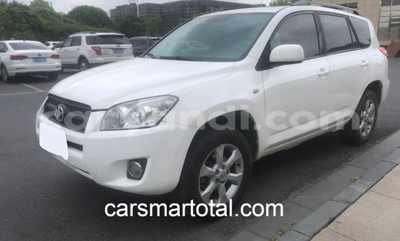 Acheter Occasion Voiture Toyota RAV4 Blanc à Kabwe, Zambie
