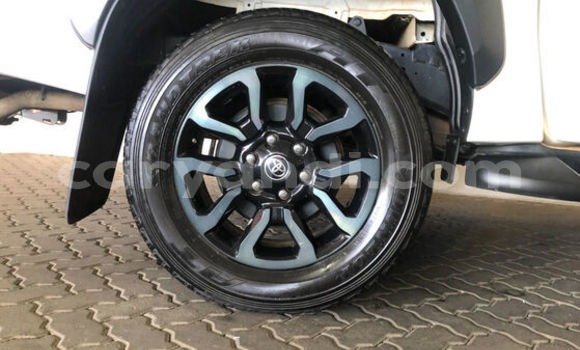 Acheter Occasion Voiture Toyota Hilux Blanc à Lusaka, Zambie Acheter Occasion Voiture Toyota Hilux Blanc à Lusaka, Zambie