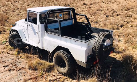 Acheter Occasion Voiture Toyota Hilux Blanc à Lusaka, Zambie Acheter Occasion Voiture Toyota Hilux Blanc à Lusaka, Zambie