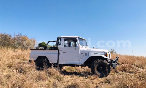 Acheter Occasion Voiture Toyota Hilux Blanc à Lusaka, Zambie Acheter Occasion Voiture Toyota Hilux Blanc à Lusaka, Zambie