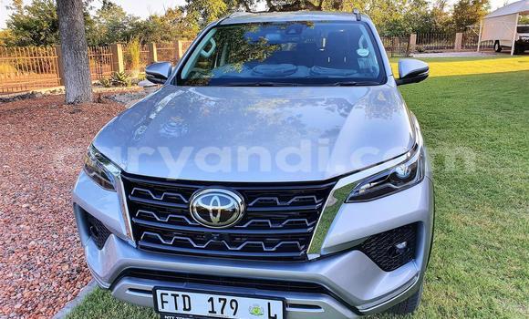 Nunua Ilio tumika Toyota Fortuner Fedha Gari ndani ya Chilanga nchini Lusaka