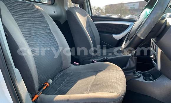 Nunua Ilio tumika Nissan NP 300 Nyeupe Gari ndani ya Itezhi–Tezhi nchini Kusini Nunua Ilio tumika Nissan NP 300 Nyeupe Gari ndani ya Itezhi–Tezhi nchini Kusini