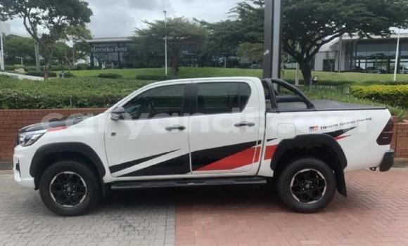 Tenga Tsaru Toyota Hiluxe Revo Chena Mota in Chilanga in Lusaka Tenga Tsaru Toyota Hiluxe Revo Chena Mota in Chilanga in Lusaka