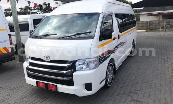 Buy Used Toyota Granvia White Car in Chilanga in Lusaka Buy Used Toyota Granvia White Car in Chilanga in Lusaka