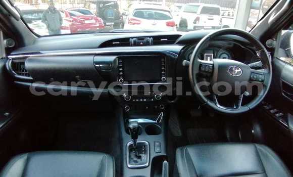 Tenga Tsaru Toyota Hilux Tsvuku Mota in Chilanga in Lusaka Tenga Tsaru Toyota Hilux Tsvuku Mota in Chilanga in Lusaka