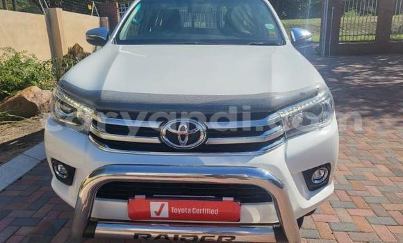 Acheter Occasion Voiture Toyota Hilux Blanc à Livingstone, Zambie Acheter Occasion Voiture Toyota Hilux Blanc à Livingstone, Zambie