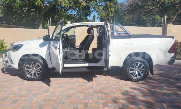 Acheter Occasion Voiture Toyota Hilux Blanc à Livingstone, Zambie Acheter Occasion Voiture Toyota Hilux Blanc à Livingstone, Zambie