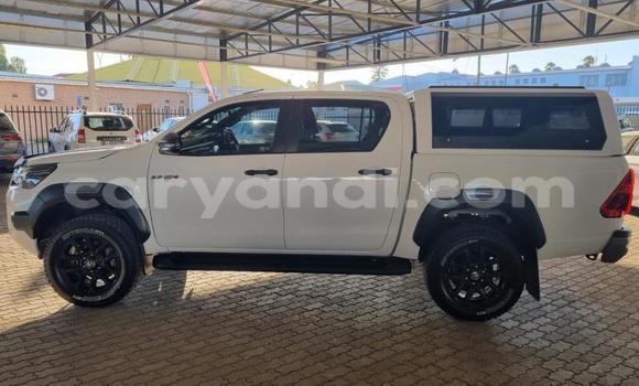 Nunua Ilio tumika Toyota Hilux Nyeupe Gari ndani ya Livingstone nchini Zambia Nunua Ilio tumika Toyota Hilux Nyeupe Gari ndani ya Livingstone nchini Zambia