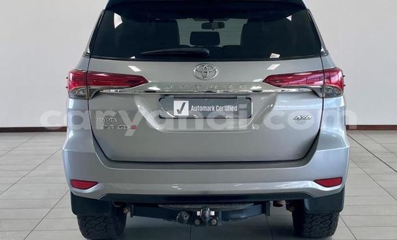 Acheter Occasion Voiture Toyota Fortuner Gris à Livingstone, Zambie Acheter Occasion Voiture Toyota Fortuner Gris à Livingstone, Zambie