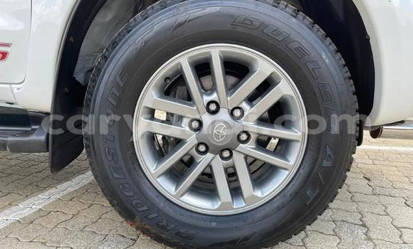 Acheter Occasion Voiture Toyota Hilux Blanc à Livingstone, Zambie Acheter Occasion Voiture Toyota Hilux Blanc à Livingstone, Zambie