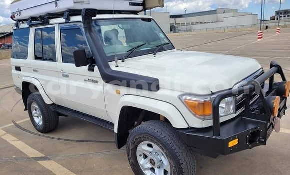 Buy Used Toyota Land Cruiser White Car in Lusaka in Zambia