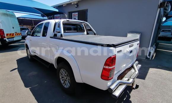 Nunua Ilio tumika Toyota Hilux Nyeupe Gari ndani ya Chilanga nchini Lusaka Nunua Ilio tumika Toyota Hilux Nyeupe Gari ndani ya Chilanga nchini Lusaka