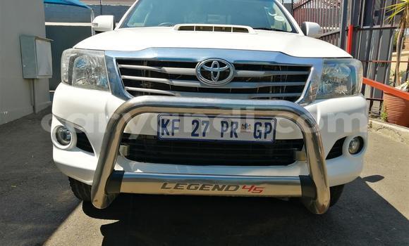 Nunua Ilio tumika Toyota Hilux Nyeupe Gari ndani ya Chilanga nchini Lusaka Nunua Ilio tumika Toyota Hilux Nyeupe Gari ndani ya Chilanga nchini Lusaka