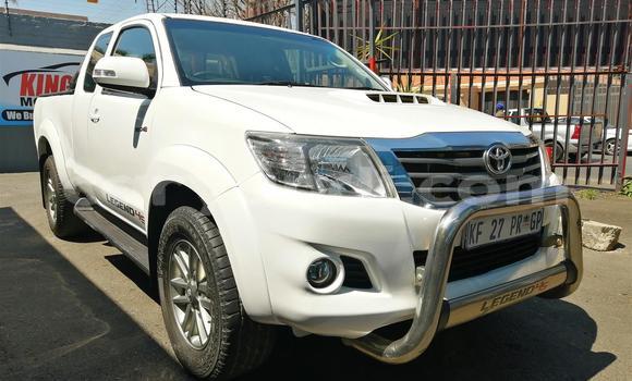 Nunua Ilio tumika Toyota Hilux Nyeupe Gari ndani ya Chilanga nchini Lusaka Nunua Ilio tumika Toyota Hilux Nyeupe Gari ndani ya Chilanga nchini Lusaka