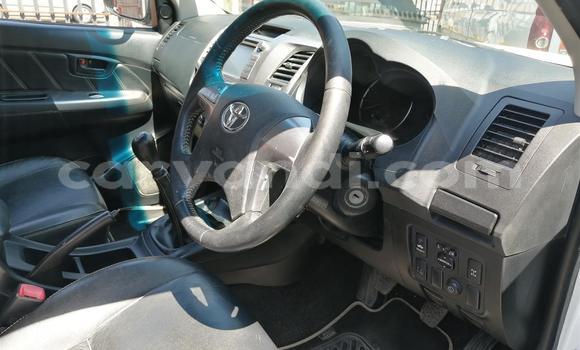 Nunua Ilio tumika Toyota Hilux Nyeupe Gari ndani ya Chilanga nchini Lusaka Nunua Ilio tumika Toyota Hilux Nyeupe Gari ndani ya Chilanga nchini Lusaka