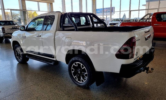 Buy Used Toyota Hilux White Car in Chilanga in Lusaka Buy Used Toyota Hilux White Car in Chilanga in Lusaka