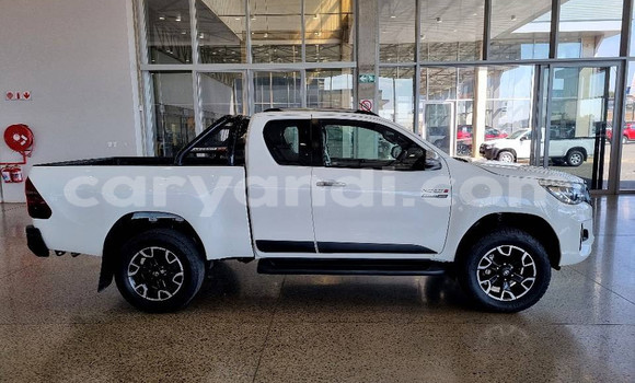 Buy Used Toyota Hilux White Car in Chilanga in Lusaka Buy Used Toyota Hilux White Car in Chilanga in Lusaka