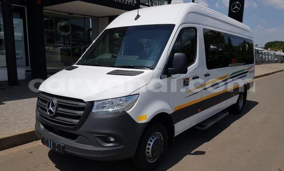 Nunua Ilio tumika Mercedes Viano Nyeupe Gari ndani ya Chilanga nchini Lusaka Nunua Ilio tumika Mercedes Viano Nyeupe Gari ndani ya Chilanga nchini Lusaka