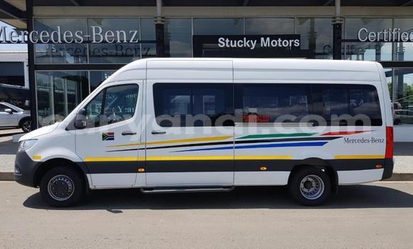 Nunua Ilio tumika Mercedes Viano Nyeupe Gari ndani ya Chilanga nchini Lusaka Nunua Ilio tumika Mercedes Viano Nyeupe Gari ndani ya Chilanga nchini Lusaka