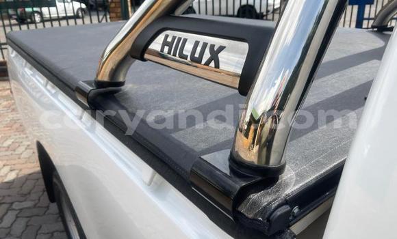 Tenga Tsaru Toyota Hilux Chena Mota in Chilanga in Lusaka Tenga Tsaru Toyota Hilux Chena Mota in Chilanga in Lusaka