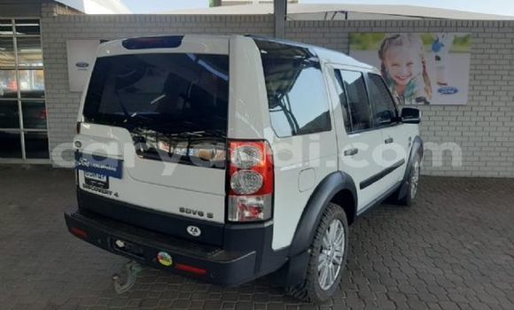 Tenga Tsaru Land Rover Discovery Chena Mota in Livingstone in Zambia Tenga Tsaru Land Rover Discovery Chena Mota in Livingstone in Zambia