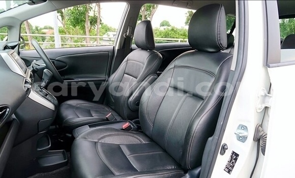 Acheter Occasion Voiture Toyota Wish Blanc à Livingstone, Zambie Acheter Occasion Voiture Toyota Wish Blanc à Livingstone, Zambie