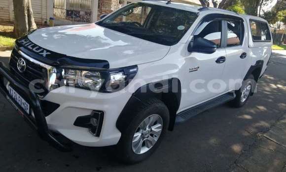 Nunua Ilio tumika Toyota Hilux Nyeupe Gari ndani ya Chilanga nchini Lusaka Nunua Ilio tumika Toyota Hilux Nyeupe Gari ndani ya Chilanga nchini Lusaka