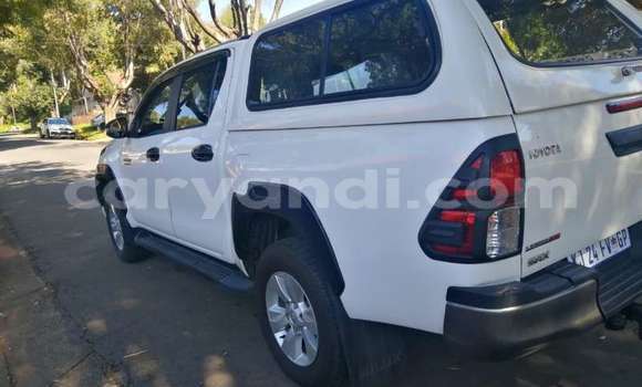 Buy Used Toyota Hilux White Car in Chilanga in Lusaka Buy Used Toyota Hilux White Car in Chilanga in Lusaka