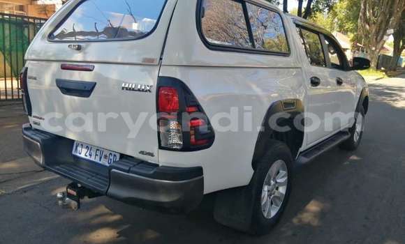 Buy Used Toyota Hilux White Car in Chilanga in Lusaka Buy Used Toyota Hilux White Car in Chilanga in Lusaka
