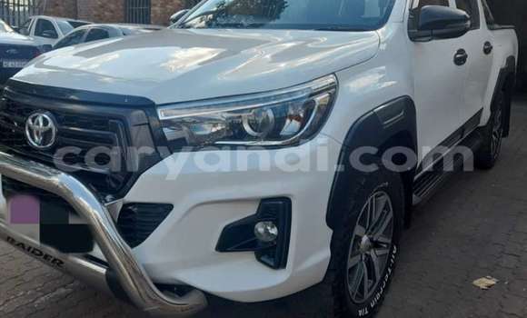 Tenga Tsaru Toyota Hilux Chena Mota in Chilanga in Lusaka