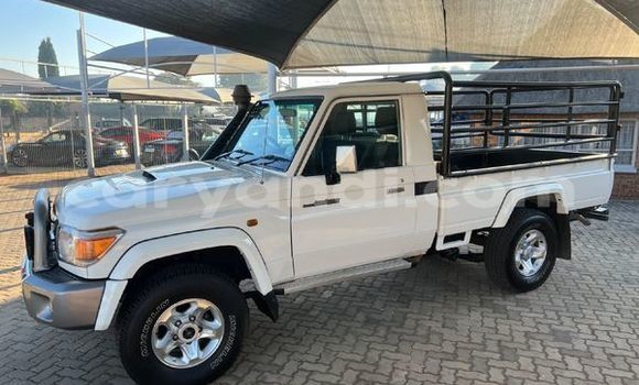 Buy Used Toyota Land Cruiser White Car in Livingstone in Zambia Buy Used Toyota Land Cruiser White Car in Livingstone in Zambia