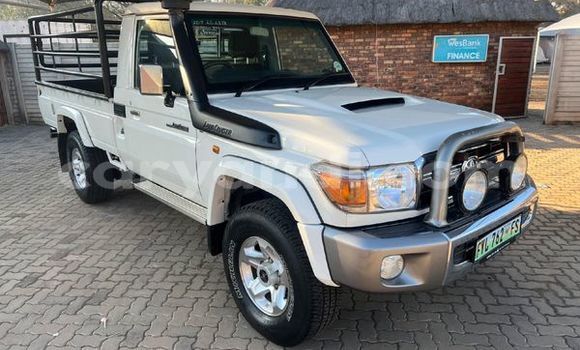 Buy Used Toyota Land Cruiser White Car in Livingstone in Zambia Buy Used Toyota Land Cruiser White Car in Livingstone in Zambia