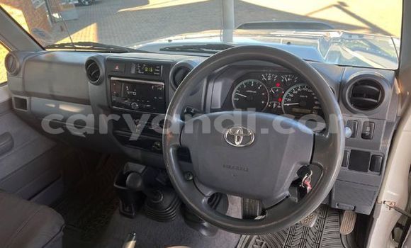 Buy Used Toyota Land Cruiser White Car in Livingstone in Zambia Buy Used Toyota Land Cruiser White Car in Livingstone in Zambia