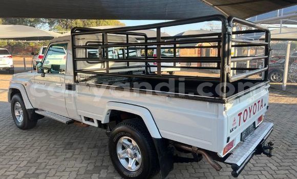 Buy Used Toyota Land Cruiser White Car in Livingstone in Zambia Buy Used Toyota Land Cruiser White Car in Livingstone in Zambia