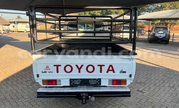 Buy Used Toyota Land Cruiser White Car in Livingstone in Zambia Buy Used Toyota Land Cruiser White Car in Livingstone in Zambia