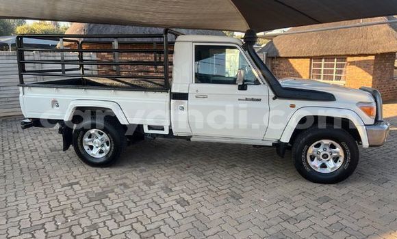 Buy Used Toyota Land Cruiser White Car in Livingstone in Zambia Buy Used Toyota Land Cruiser White Car in Livingstone in Zambia