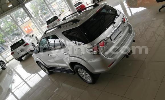 Acheter Occasion Voiture Toyota Fortuner Gris à Livingstone, Zambie Acheter Occasion Voiture Toyota Fortuner Gris à Livingstone, Zambie