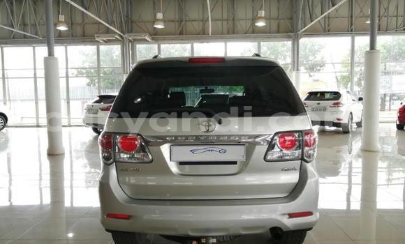 Acheter Occasion Voiture Toyota Fortuner Gris à Livingstone, Zambie Acheter Occasion Voiture Toyota Fortuner Gris à Livingstone, Zambie