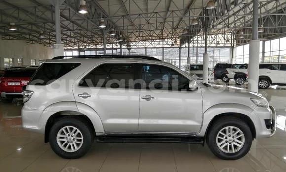 Acheter Occasion Voiture Toyota Fortuner Gris à Livingstone, Zambie Acheter Occasion Voiture Toyota Fortuner Gris à Livingstone, Zambie