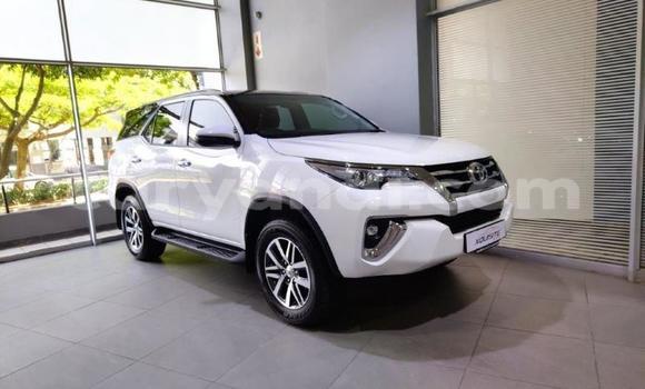 Acheter Occasion Voiture Toyota Fortuner Blanc à Livingstone, Zambie Acheter Occasion Voiture Toyota Fortuner Blanc à Livingstone, Zambie
