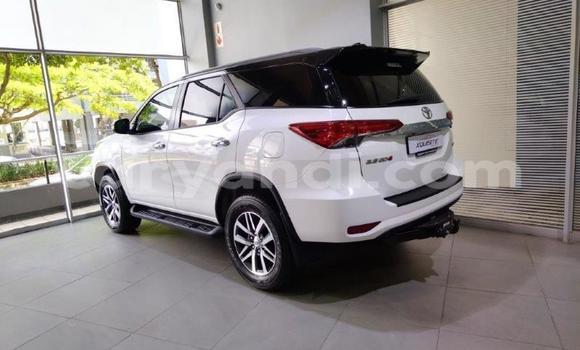 Acheter Occasion Voiture Toyota Fortuner Blanc à Livingstone, Zambie Acheter Occasion Voiture Toyota Fortuner Blanc à Livingstone, Zambie