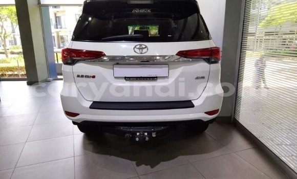 Acheter Occasion Voiture Toyota Fortuner Blanc à Livingstone, Zambie Acheter Occasion Voiture Toyota Fortuner Blanc à Livingstone, Zambie