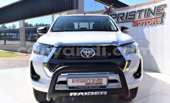 Buy Used Toyota Hilux White Car in Chilanga in Lusaka