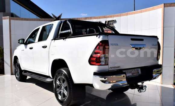 Buy Used Toyota Hilux White Car in Chilanga in Lusaka Buy Used Toyota Hilux White Car in Chilanga in Lusaka