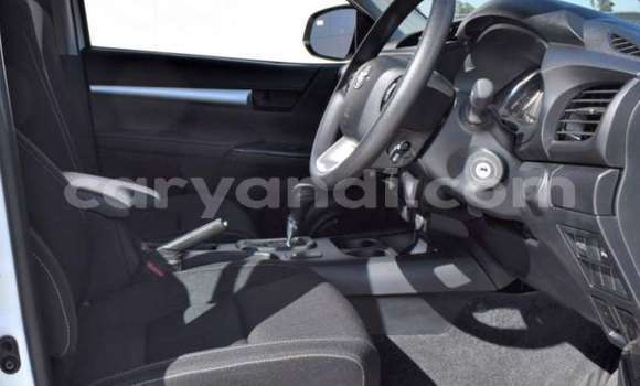 Buy Used Toyota Hilux White Car in Chilanga in Lusaka Buy Used Toyota Hilux White Car in Chilanga in Lusaka