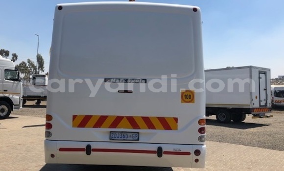 Acheter Occasion Utilitaire Mercedes–Benz 1729 Blanc à Lusaka, Zambie Acheter Occasion Utilitaire Mercedes–Benz 1729 Blanc à Lusaka, Zambie
