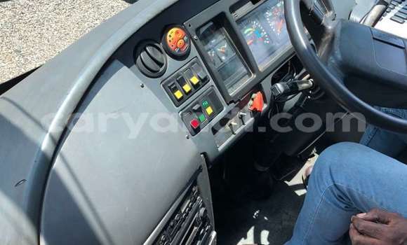 Nunua Ilio tumika Volvo F4 Nyeupe Lori ndani ya Lusaka nchini Zambia Nunua Ilio tumika Volvo F4 Nyeupe Lori ndani ya Lusaka nchini Zambia